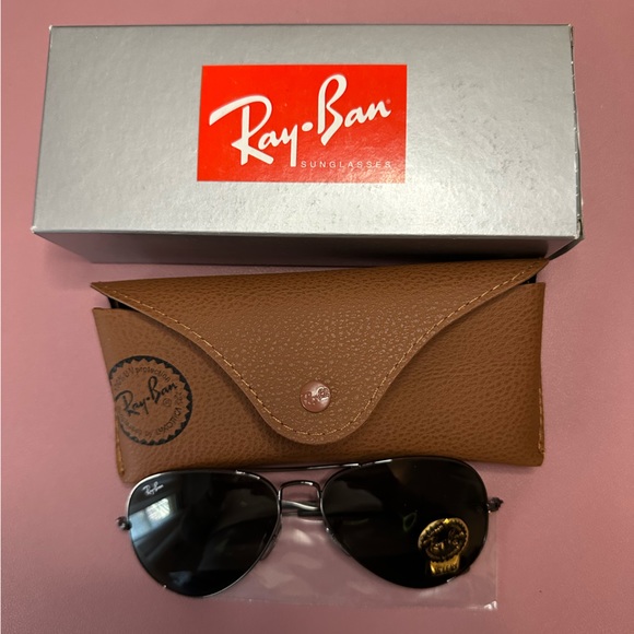 NIB Ray-Ban Aviator Total Black - Picture 1 of 9